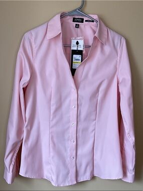 Jones New York Pale Pink Classic Button-Front Blouse V neck Wrinkle-Free Size M